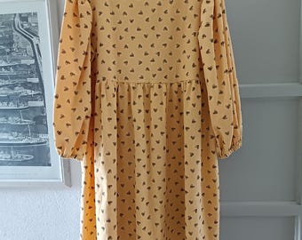 ハート柄のロマンティックなハンドメイドドレス。コットン素材の秋向けドレス、コテージコア素材のドレス。彼女へのプレゼント、長袖、ボヘミアンスタイルのレディースドレス。女性向け