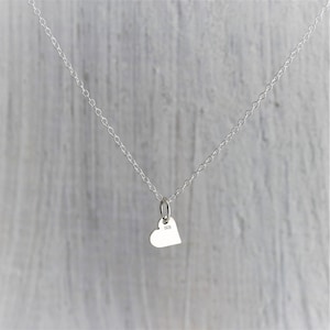 Litet hjärthalsband i sterlingsilver, litet hjärthänge, present till blomsterflicka present till blomsterflicka, fint hjärthalsband, litet hjärta bild 5