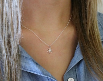 Collier petite marguerite - Collier petite marguerite en argent sterling - Collier fleur - Bijoux floraux - Mariage dans le jardin - Cadeau pour fille de fleur - demoiselles d'honneur