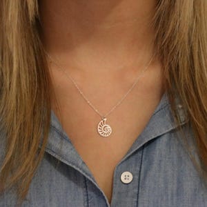 Collar Nautilus - Collar Nautilus de Plata de Ley - Colgante Nautilus - Collar de Conchas - Collar Espiral de Conchas de Plata - Joyería de Resort