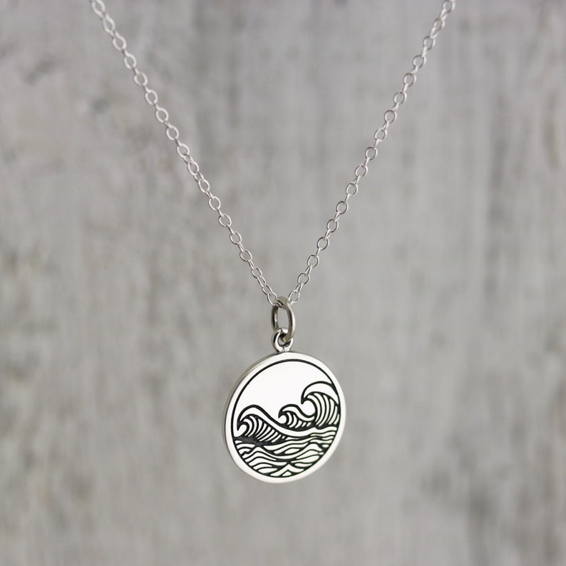 Moonlit Waves Necklace Silver