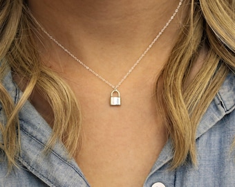 Sterlingzilveren hangslotketting, kleine slotketting, sierlijke slotsieraden, liefdesslot, zilveren hangslothanger, kleine slotbedel
