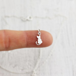 tiny kitty necklace