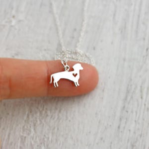 ダックスフンドネックレス - スターリングシルバーのダックスフンドチャームネックレス、ハートカットアウト付き、ダックスフンド犬ネックレス、ダックスフンドギフト、犬用ネックレス、犬用ジュエリー