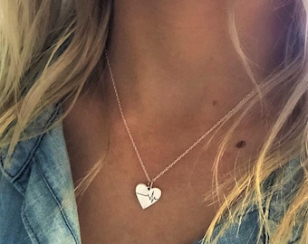 Zilveren hartslagketting, cadeau voor verpleegkundige Afstudeercadeau voor arts Ketting, hartverpleegkundige, sierlijke hartslagbedel, ECG-ketting