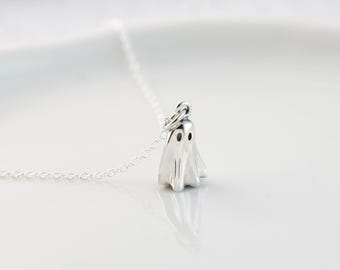 Small Silver Ghost Necklace for Halloween Gift, Spooky Jewelry for Women, Cute and Dainty Halloween Ghost Pendant for Layering Necklace Girl
