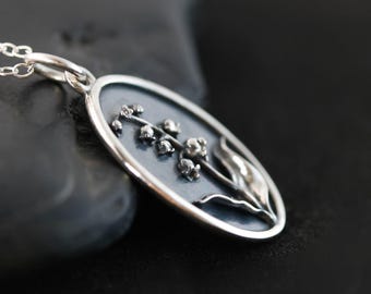 Collana con ciondolo a forma di mughetto, fiore di nascita di maggio, in argento sterling, gioiello floreale ideale come regalo per la festa della mamma.