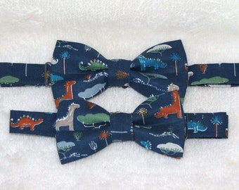 Father son bow tie set, matching bow ties with dinosaurs on navy blue