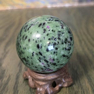 Esfera de zoisita rubi imagem 4