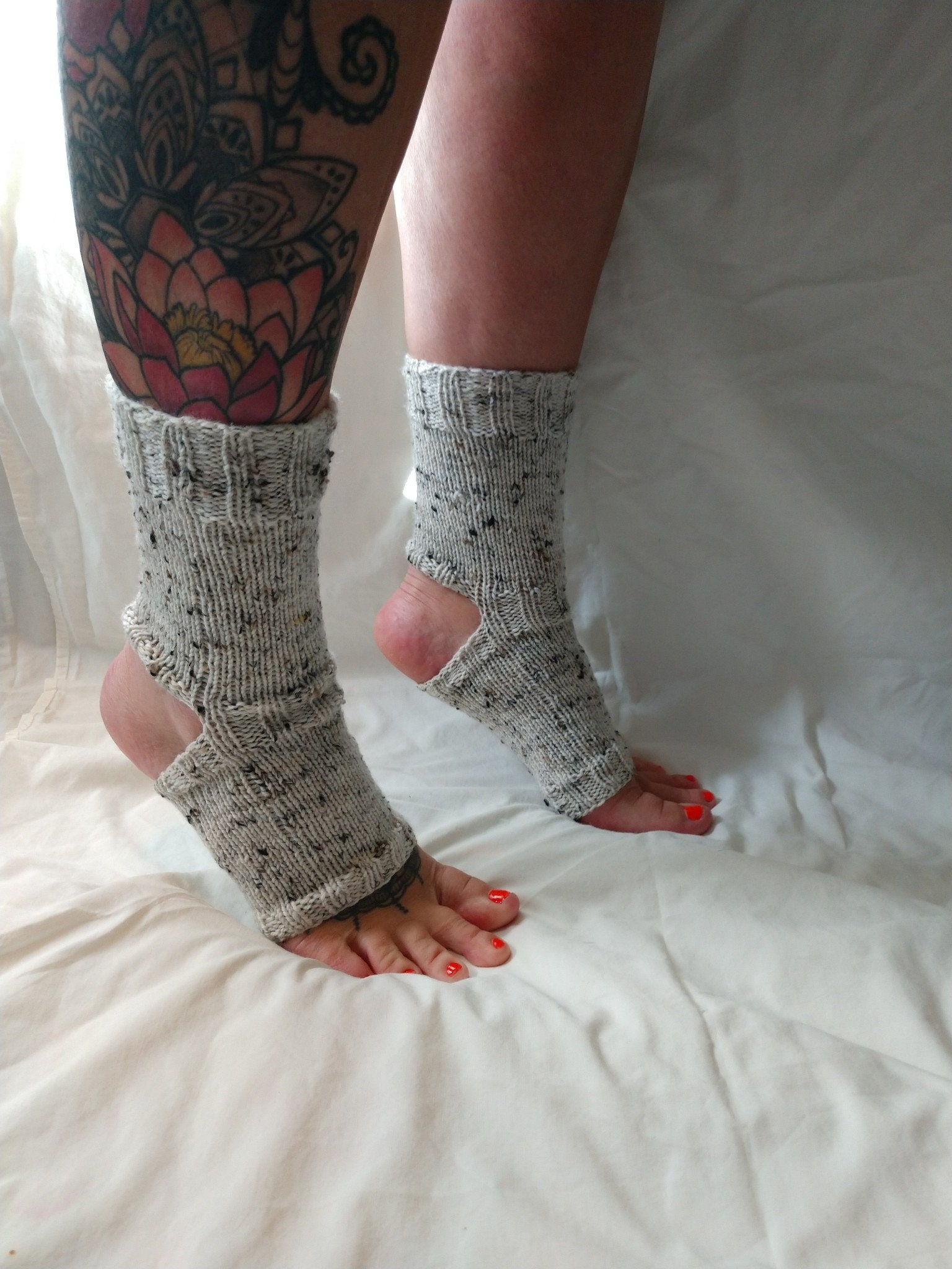 Women Men Multicolor Yoga Socks Flip Flop Socks Yoga Gift Athletic Socks  Dance Socks Grip Socks Pilates Socks Toeless Socks 