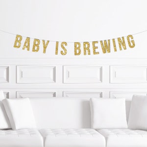 Bannière Baby is Brewing/Panneau de baby shower doré/Douche non sexiste/Décoration de baby shower mixte Décoration de baby shower pour couples Barbecue d'extérieur
