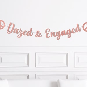 Decoraciones para despedidas de soltera de los 70, decoración de despedidas de soltera de los 80, pancarta "Dazed & Engaged" con símbolos de la paz, artículos para fiestas con estilo, escenario para despedidas de soltera