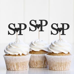 Wedding Cupcake Topper, Custom Monogram Cup Cake Sign, Engagement Party Cupcake Picks, Bridal Shower Decorations, Initials Decor imagem 3