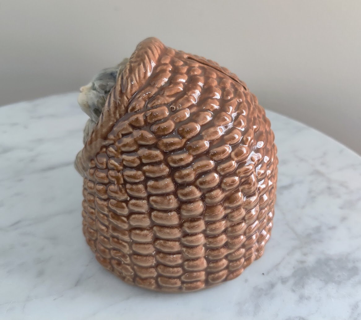 ヴィンテージ ゲーベル 1974 貯金箱、かごの中の陶器の猫 - Etsy 日本