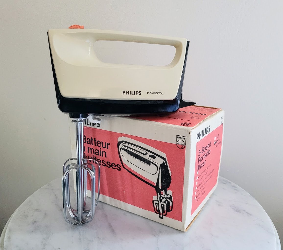 Vintage 1980s Black&decker Three-speed Portable Hand Mixer Tested and Works  Great Display Item for Small Kitchen Appliances 