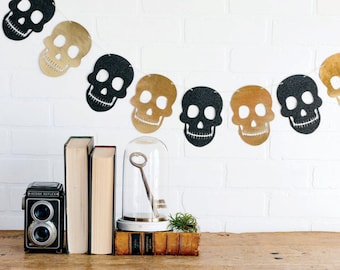 Halloween Skull Black and Gold Garland / Halloween Skull Banner / Halloween Party / Halloween Decor / Haunted House Garland / Metallic Skull