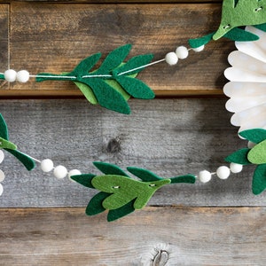 Misteltoe Felt Banner / Holiday Decoration / Holiday Decor / Holiday Banner / Christmas Banner / Christmas Decor / Holly Garland / Wedding