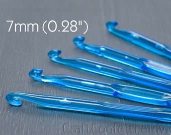 7mm Plastic Crochet Hook for Bulky Yarn