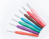 Set of 7pcs Crochet hook 3-7mm. Ergonomic aluminum single ended crochet hooks. Soft Grip crochet tools supplies. Сrochet accessories gift.