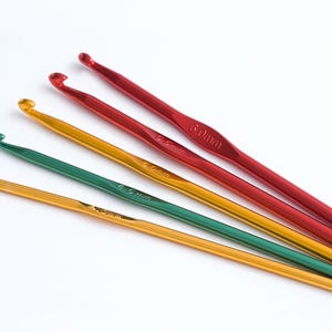 5pcs Small size hooks set 4-6mm. Metal handle crochet hooks. Crochet tools supplies. Aluminum hook. Bulky yarn needles. Crochet accessory image 5