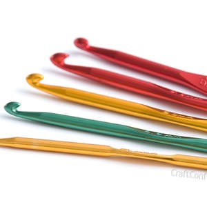 5pcs Small size hooks set 4-6mm. Metal handle crochet hooks. Crochet tools supplies. Aluminum hook. Bulky yarn needles. Crochet accessory image 4