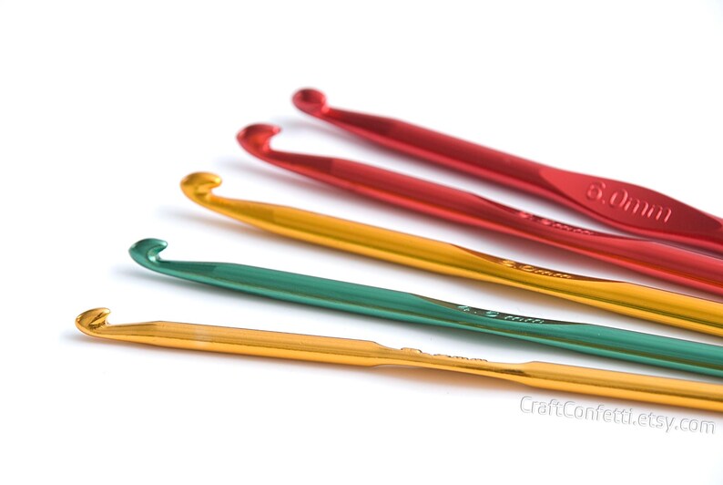5pcs Small size hooks set 4-6mm. Metal handle crochet hooks. Crochet tools supplies. Aluminum hook. Bulky yarn needles. Crochet accessory image 4