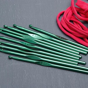 5pcs Small size hooks set 4-6mm. Metal handle crochet hooks. Crochet tools supplies. Aluminum hook. Bulky yarn needles. Crochet accessory image 7