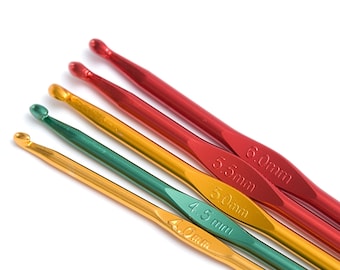 5pcs Small size hooks set 4-6mm. Metal handle crochet hooks. Crochet tools supplies. Aluminum hook. Bulky yarn needles. Crochet accessory