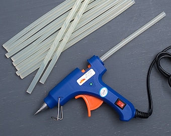 Pistola de pegamento caliente pequeña con 5 barras de pegamento, herramienta termoeléctrica de temperatura para proyectos de manualidades y reparaciones rápidas. 20 W - 110-240 V