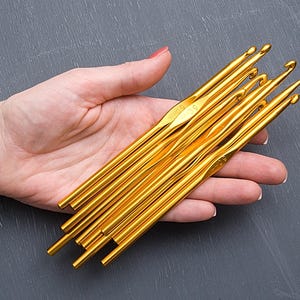 5pcs Small size hooks set 4-6mm. Metal handle crochet hooks. Crochet tools supplies. Aluminum hook. Bulky yarn needles. Crochet accessory image 9