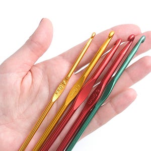 5pcs Small size hooks set 4-6mm. Metal handle crochet hooks. Crochet tools supplies. Aluminum hook. Bulky yarn needles. Crochet accessory image 3