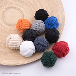Juego de 10 nudos de macramé de 4 cm con forma de puño de mono. Nudos de macramé de varios colores para decoración del hogar y la oficina. Portatarjetas de mesa para bodas o eventos náuticos.