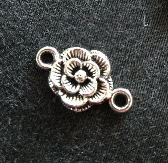 100x Tibetan silver Vintage Alloy Leaves Shaped Pendants Charms Crafts Findings
