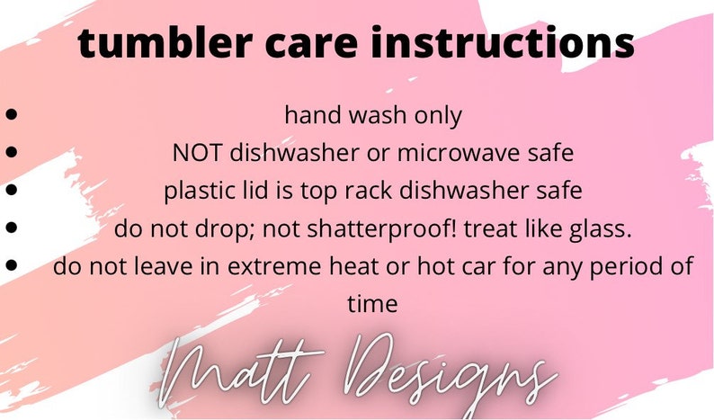Puede incluir: Gr&aacute;fico rosa y blanco con texto negro que indica "instrucciones de cuidado del vaso". Las instrucciones incluyen lavar a mano &uacute;nicamente, no apto para lavavajillas ni microondas, y otros consejos de cuidado. El logotipo de Matt Designs est&aacute; en la parte inferior.