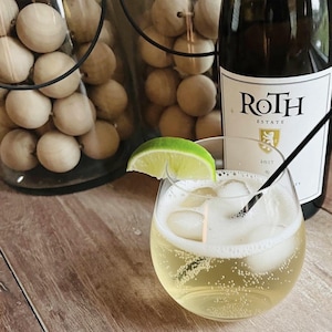 Mod Tulip Bevy Collection.  Disposable Stemless Wine and Beverage Cups.  15.9oz Luxe Bevy Cups. Set of 9.