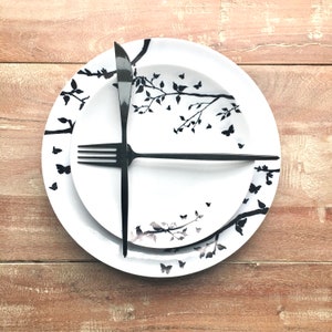 Song of Songs Collection.  Disposable Modern Party Plates. Disposable Wedding Party Plates. 10.5&quot; Dinner and 7.5&quot;. Setting for 10.