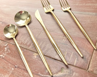 Mod Metallics Luxe Collection. Disposable Modern Metallic Cutlery. Plastic Wedding Utensils. Gold or Silver Cutlery. 20CT.