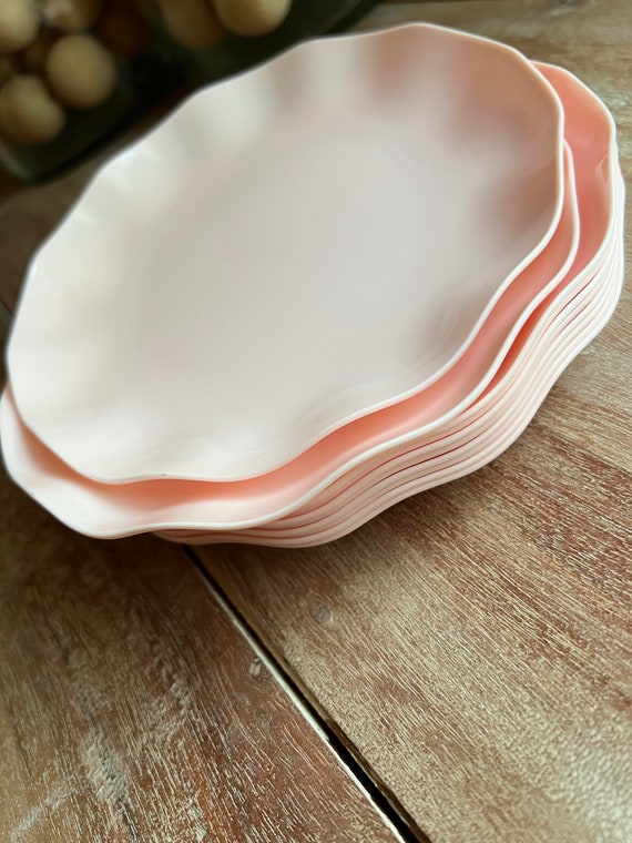 Vintage Disposable Round Plastic Plates - 7.5 Set of 10 Pink