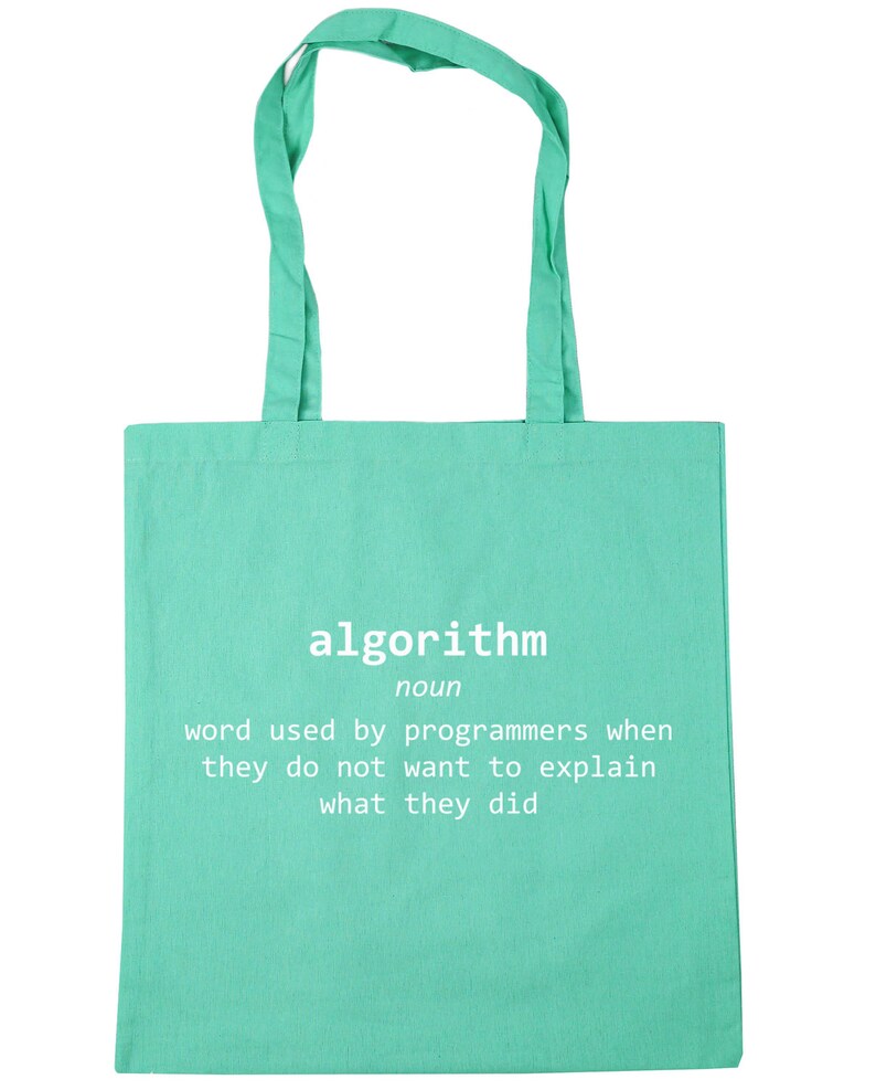 Op de afbeelding: Een lichtgroene draagtas met bijpassende handvatten. De tas heeft het woord "algorithm" in het wit, samen met een definitie: "woord dat door programmeurs wordt gebruikt als ze niet willen uitleggen wat ze hebben gedaan."