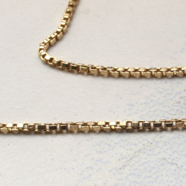 18ct gold box chain. 1mm wide X 16" long