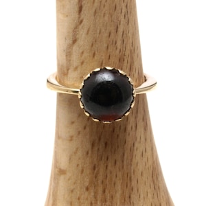 Vintage 9ct gold and garnet cabochon ring image 3