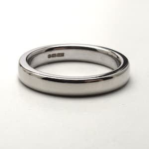 18ct white gold wedding band
