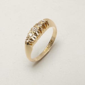 Vintage 18ct  gold and diamond ring