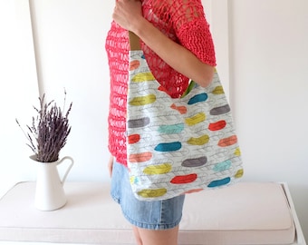 MIDI shoulder bag sewing pattern. Pdf download. Beginner friendly step by step tutorial. Fully lined with magnetic closure.