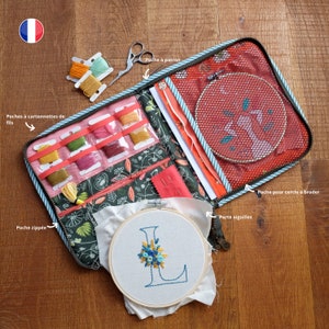 Patron de couture en français pour réaliser un étui organisateur de broderie - Pochette multipoches pour brodeuse - Broderie nomade