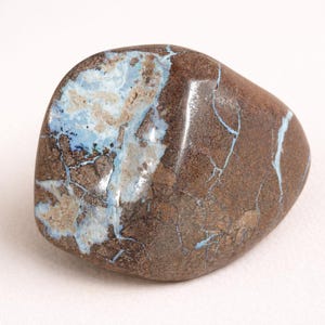 Fermacarte a forma libera in pietra minerale australiana lucidata - Campione di pietra da esposizione