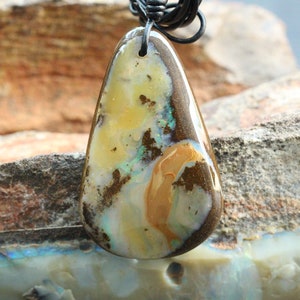 Wisiorek z opalem w kształcie łezki, grecki skórzany naszyjnik, unisex, minimalistyczna biżuteria w stylu boho