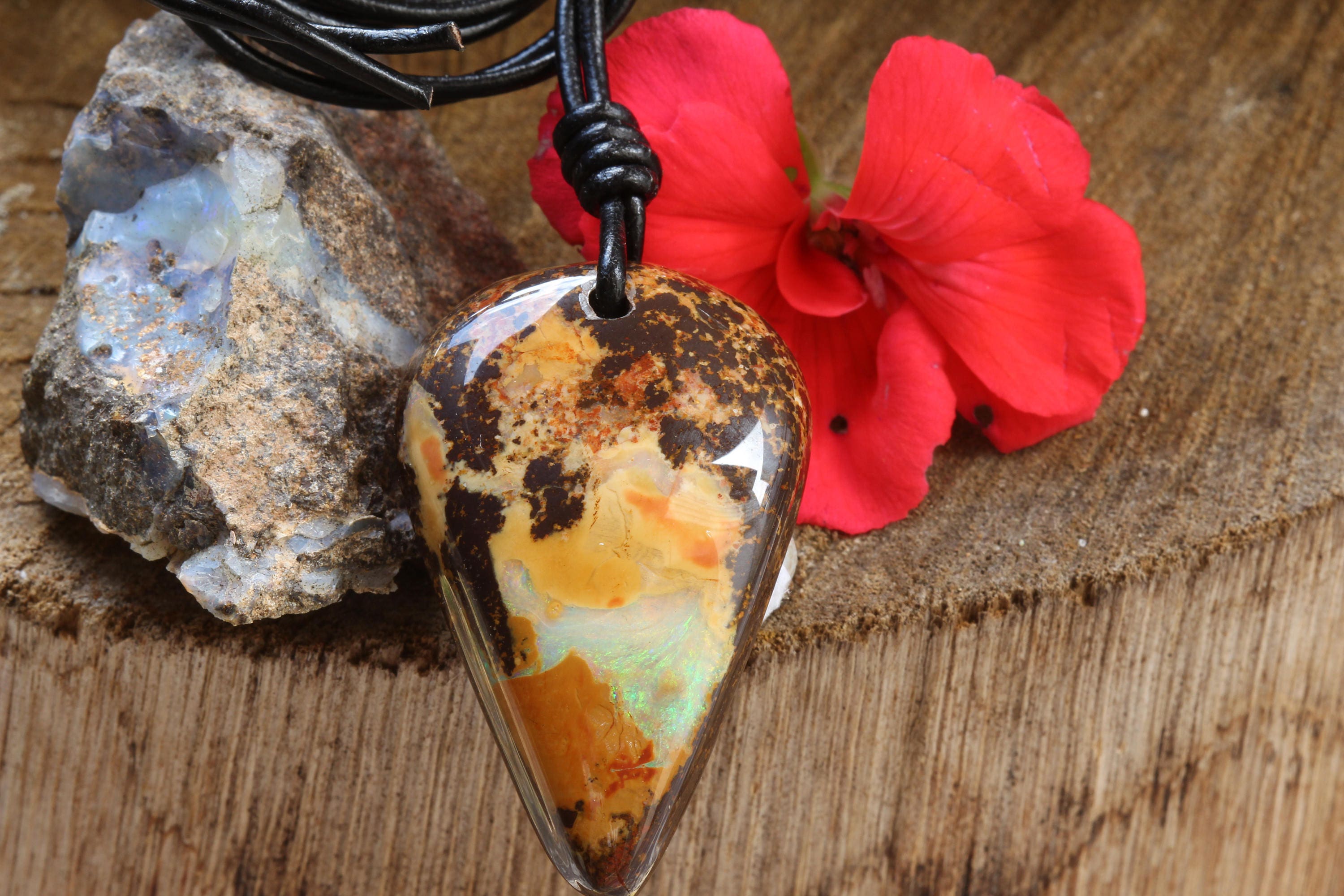 オーストラリア産ボルダーオパールネックレス 逆ティアドロップ