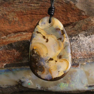 Artystyczny naszyjnik z opalu głazowego, naturalny australijski kamień szlachetny, minimalistyczna biżuteria z kamieniem urodzinowym października, ręcznie robiony, wyjątkowy prezent