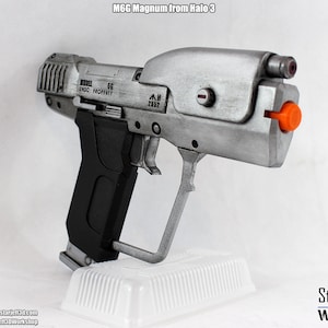 M6G Magnum replica from Halo 3 Fan-art image 2